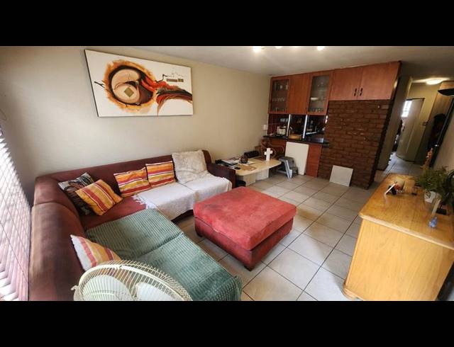 2 BEDROOM TOWNHOUSE FOR SALE IN MULBARTON